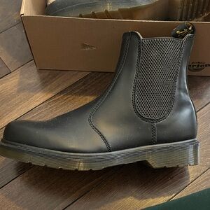 Dr. Martens Men’s Black Chukka Chelsea Boot